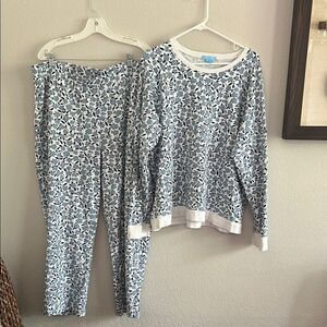 Draper James Pajamas Set - Blue and White Floral Sz 1xl